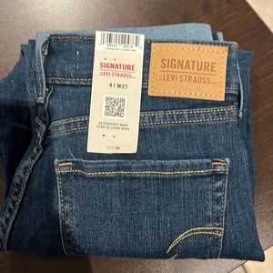 Levi Signature Capri